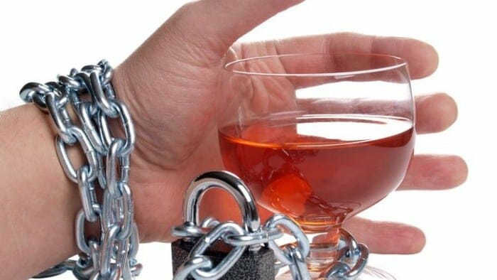 مخاطر تناول الكحوليات أثناء الحمل