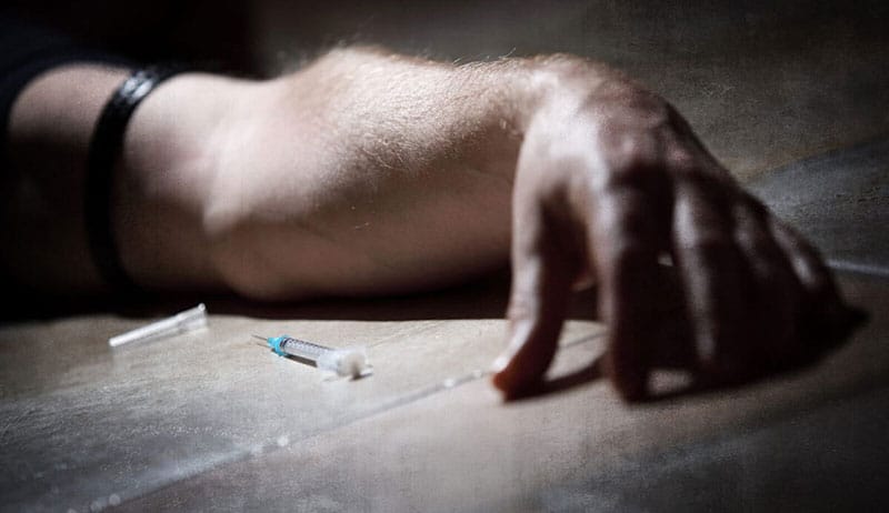 أشهر 10 أعراض للإدمان